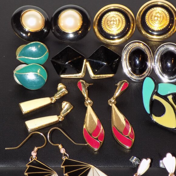 Lot 16 Pairs Vintage Earrings. Trifari Monet Napier Richelieu Marvella Pizazz.. - Picture 4 of 8